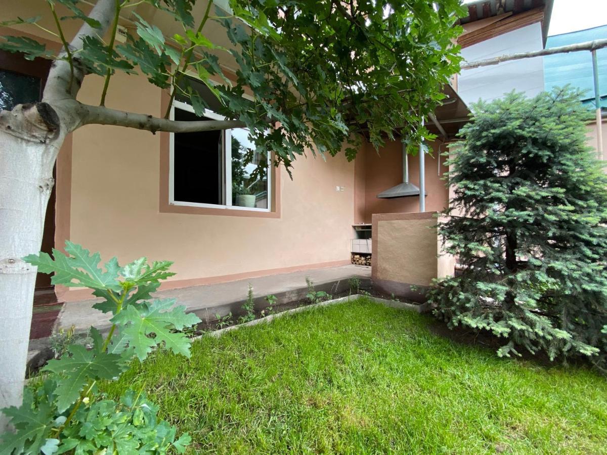 Frоdо - Cozy As A Home For 4-6 Persons Tasjkent Exteriör bild