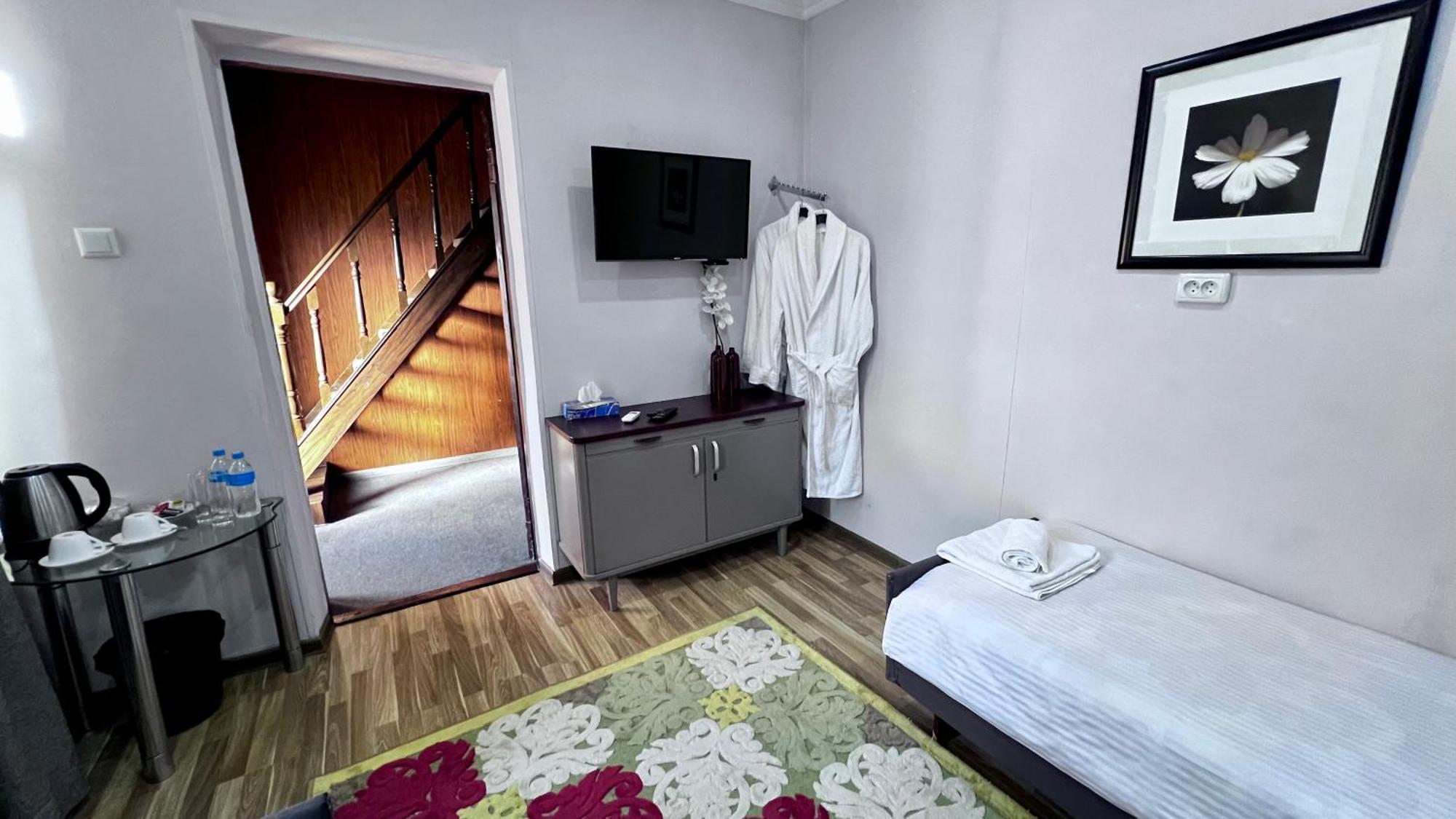 Frоdо - Cozy As A Home For 4-6 Persons Tasjkent Exteriör bild